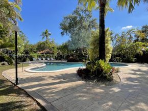 6904 N Kendall Dr F408, Pinecrest FL 33156