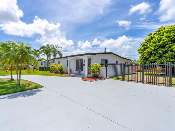 11030 SW 42 St, Miami FL 33165