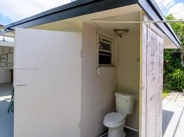 11030 SW 42 St, Miami FL 33165