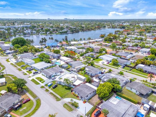 11030 SW 42 St, Miami FL 33165