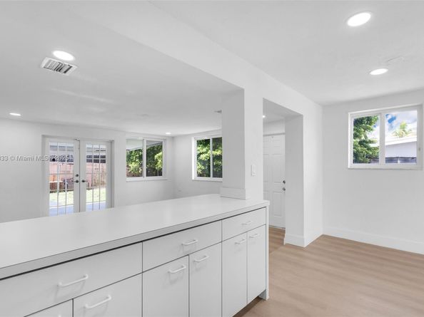 11030 SW 42 St, Miami FL 33165