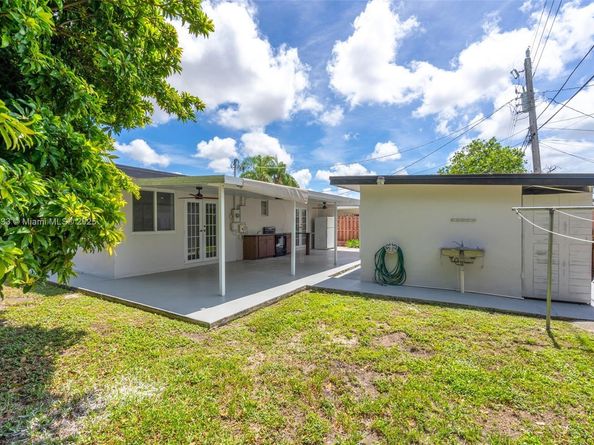 11030 SW 42 St, Miami FL 33165