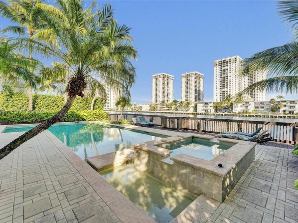 1575 Windjammer Way, Hollywood FL 33019