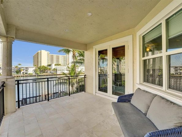 1575 Windjammer Way, Hollywood FL 33019