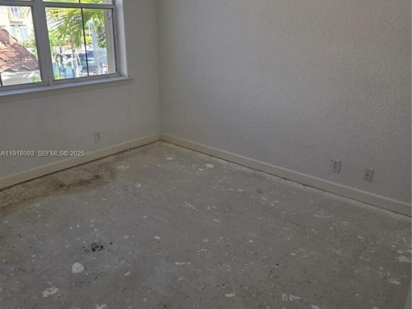 933 N Harbor Vw N, Hollywood FL 33019