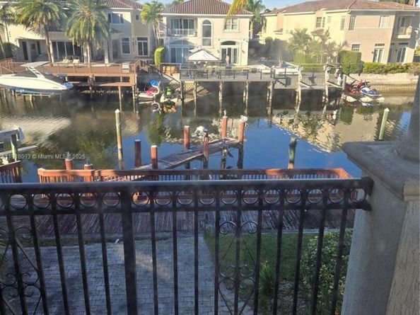 933 N Harbor Vw N, Hollywood FL 33019