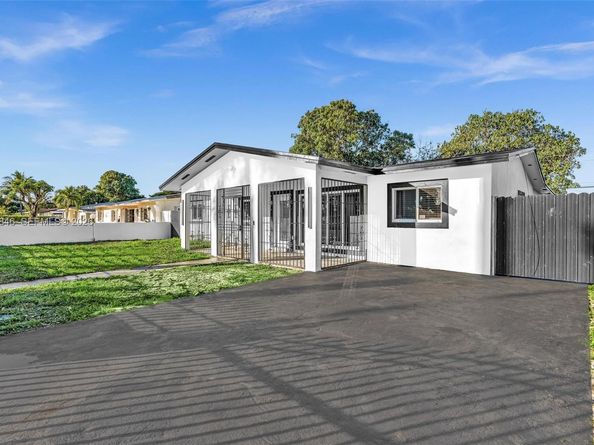 560 N Perviz Ave, Opa-Locka FL 33054