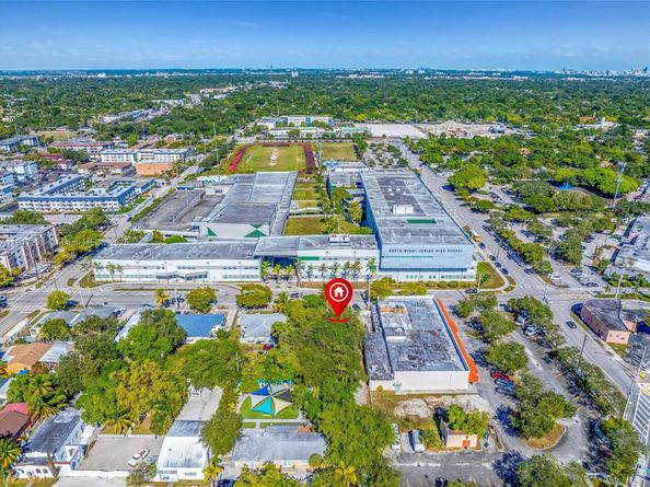 760 NE 131st St, North Miami FL 33161