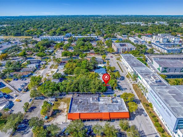 760 NE 131st St, North Miami FL 33161