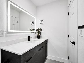 680 SW 29th Ter, Fort Lauderdale FL 33312