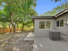 680 SW 29th Ter, Fort Lauderdale FL 33312