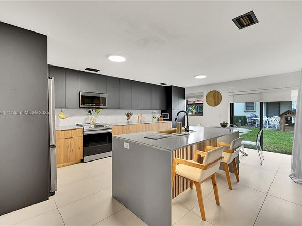 3435 Laurel Oaks Ln 603, Hollywood FL 33021