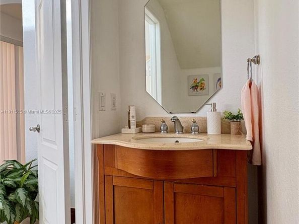 7943 NW 111th Ct, Doral FL 33178