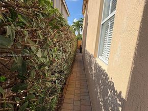 7943 NW 111th Ct, Doral FL 33178