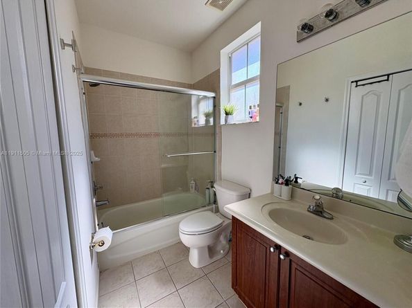 7943 NW 111th Ct, Doral FL 33178