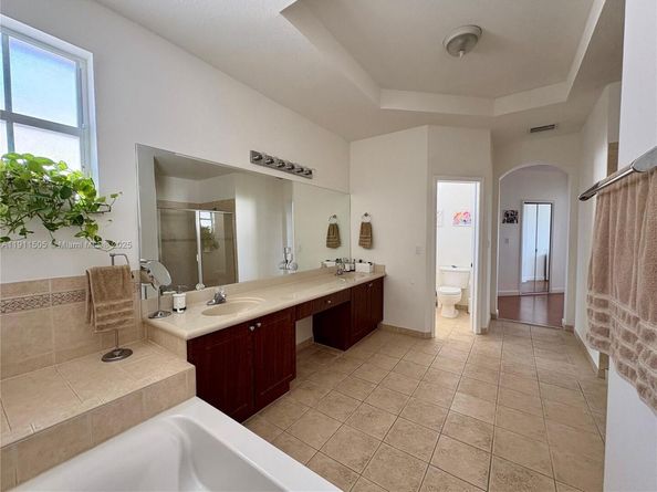 7943 NW 111th Ct, Doral FL 33178