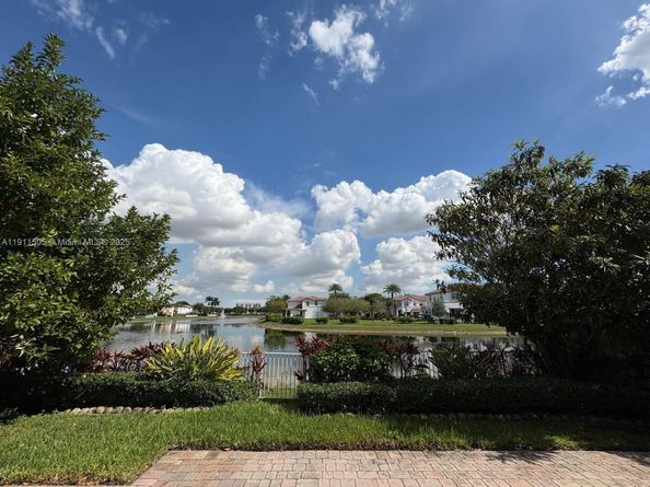 7943 NW 111th Ct, Doral FL 33178