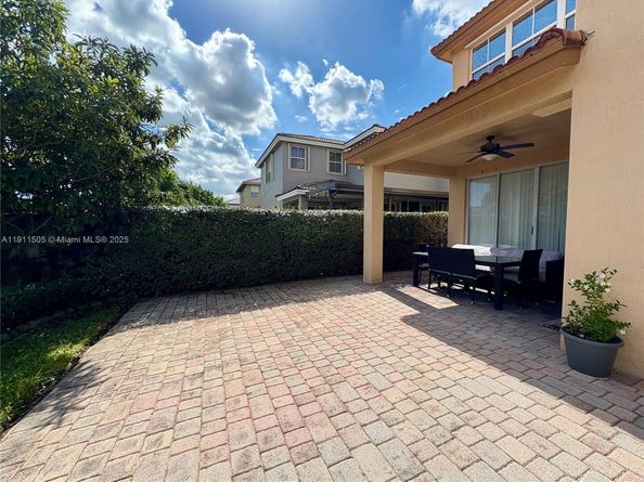 7943 NW 111th Ct, Doral FL 33178