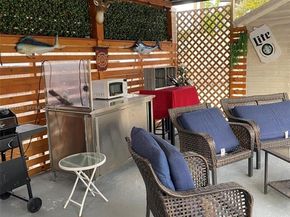 10529 NW 37th ave, Miami FL 33147