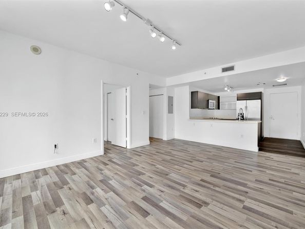 90 SW 3rd St 2001, Miami FL 33130