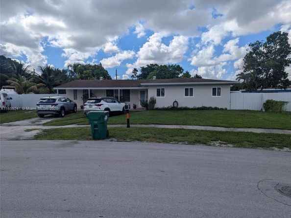 4720 NW 179th St, Miami Gardens FL 33055