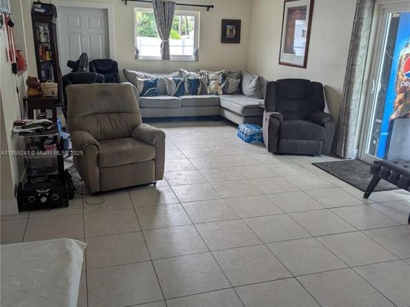 4720 NW 179th St, Miami Gardens FL 33055