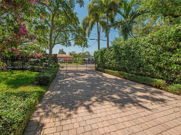 5815 SW 27th St, Miami FL 33155