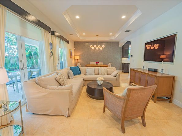5815 SW 27th St, Miami FL 33155