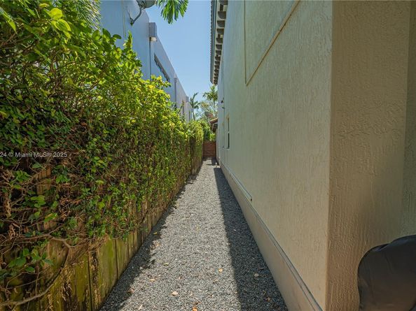 5815 SW 27th St, Miami FL 33155