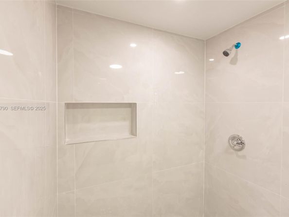 3180 NW 2nd St, Miami FL 33125