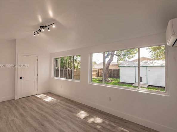 3180 NW 2nd St, Miami FL 33125