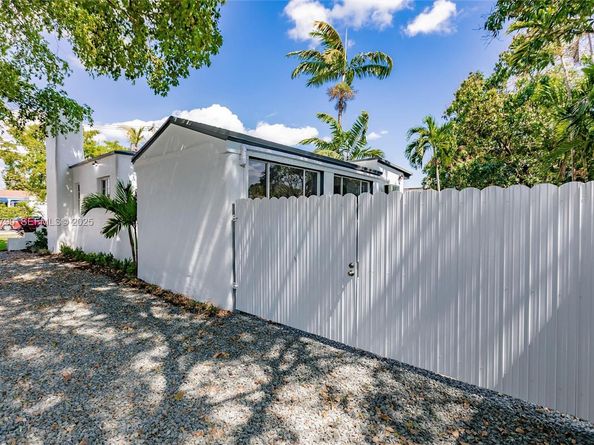 3180 NW 2nd St, Miami FL 33125