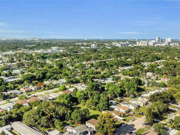 2851 Washington St, Hollywood FL 33020
