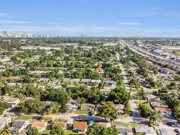 2851 Washington St, Hollywood FL 33020