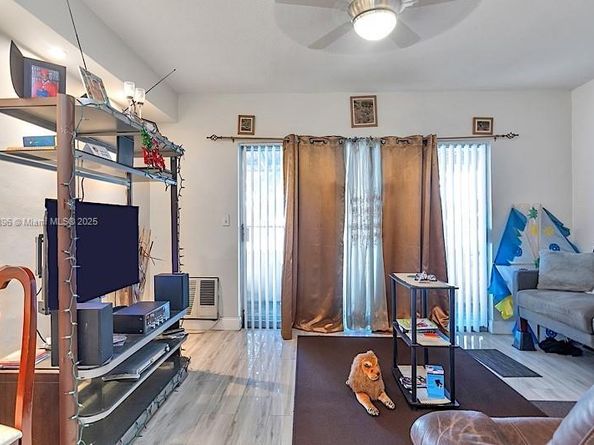 19000 NE 3rd Ct 405, Miami FL 33179