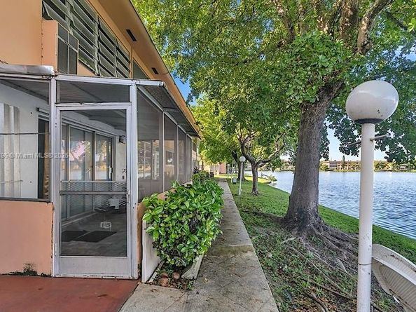 19000 NE 3rd Ct 405, Miami FL 33179