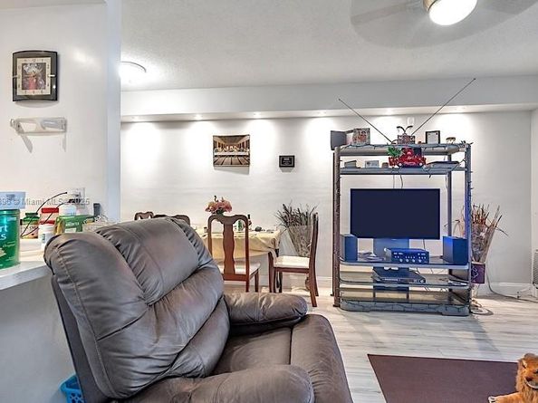19000 NE 3rd Ct 405, Miami FL 33179