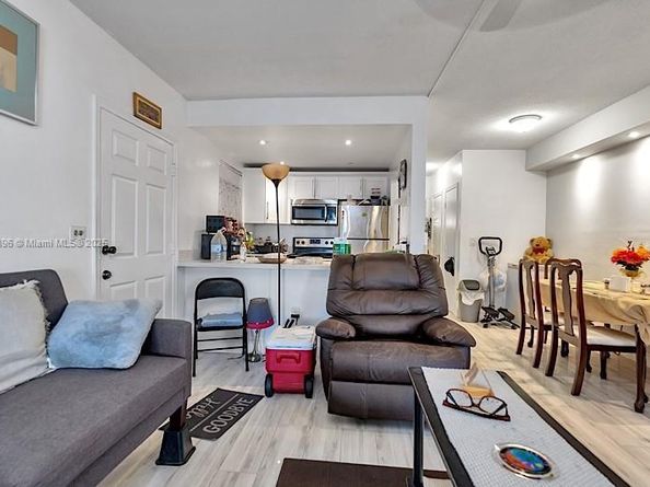 19000 NE 3rd Ct 405, Miami FL 33179