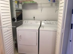 8205 Lake Dr 204, Doral FL 33166