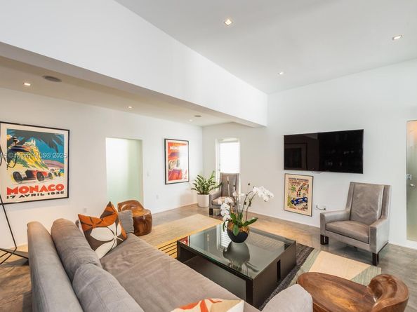 302 W San Marino Dr, Miami Beach FL 33139