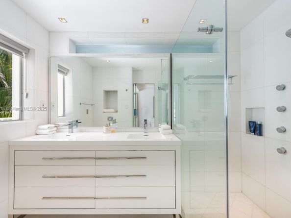 302 W San Marino Dr, Miami Beach FL 33139