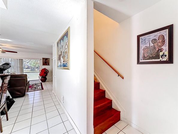 9521 NW 42nd St, Sunrise FL 33351