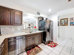 9521 NW 42nd St, Sunrise FL 33351