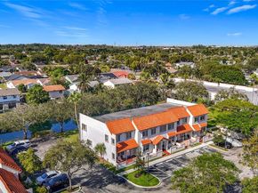 9521 NW 42nd St, Sunrise FL 33351