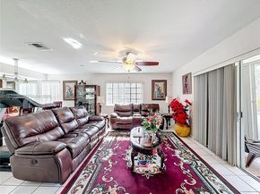 9521 NW 42nd St, Sunrise FL 33351