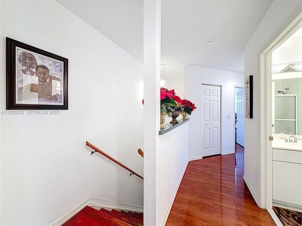 9521 NW 42nd St, Sunrise FL 33351