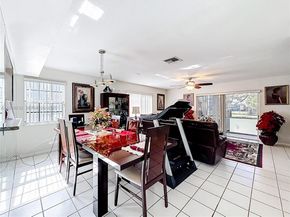 9521 NW 42nd St, Sunrise FL 33351