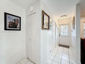 9521 NW 42nd St, Sunrise FL 33351