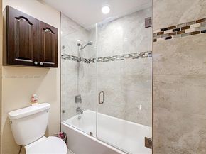 9521 NW 42nd St, Sunrise FL 33351