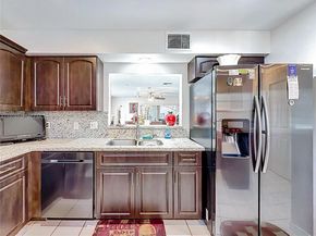 9521 NW 42nd St, Sunrise FL 33351